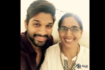 Celebrities With Mothers Exclusive Photos